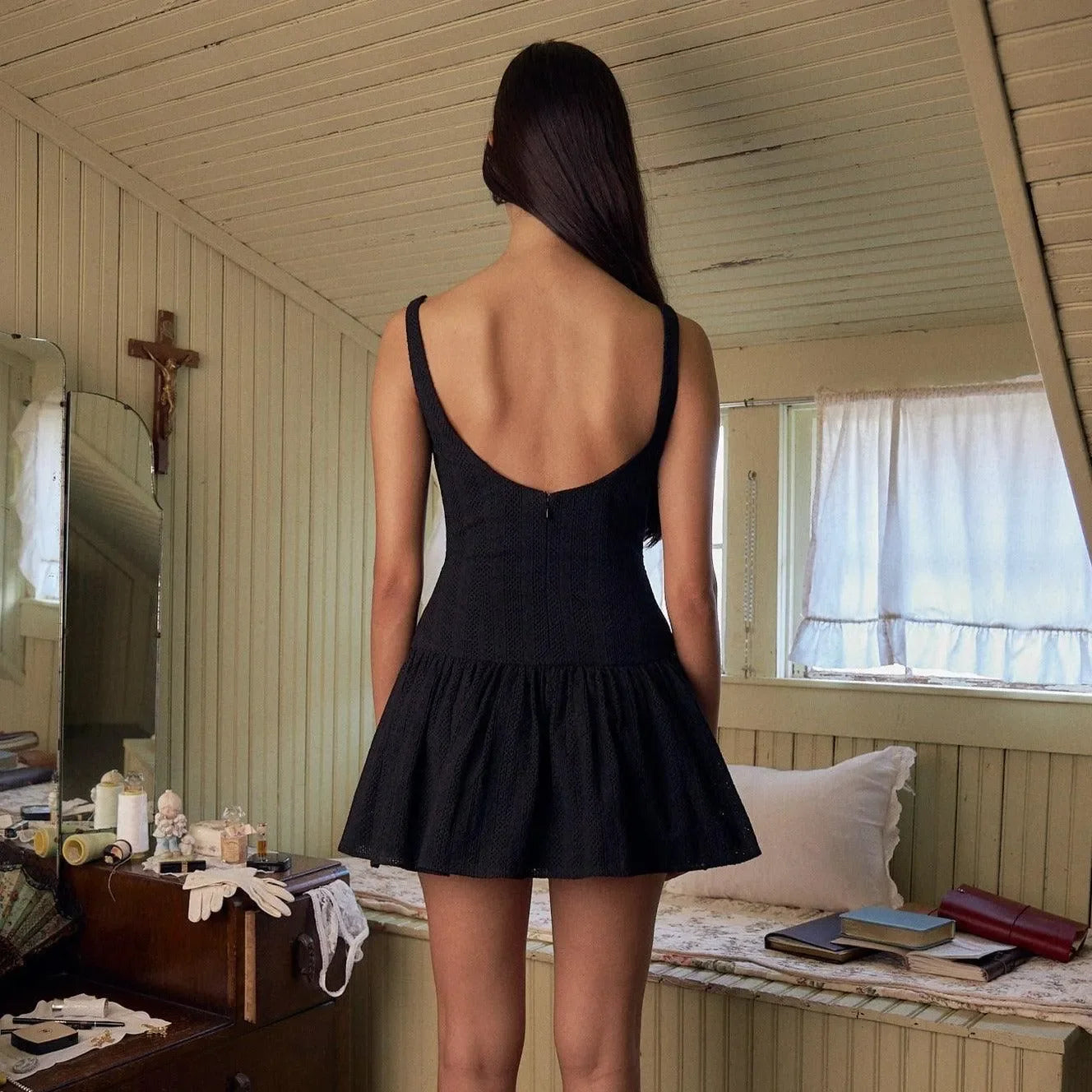 black sleeveless mini dress with low back, evening look