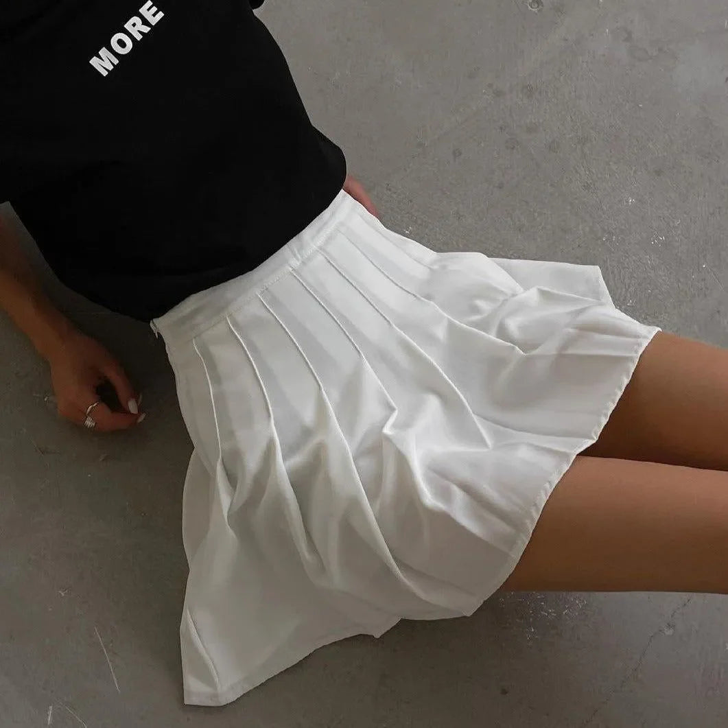 pleated white mini skirt with casual style