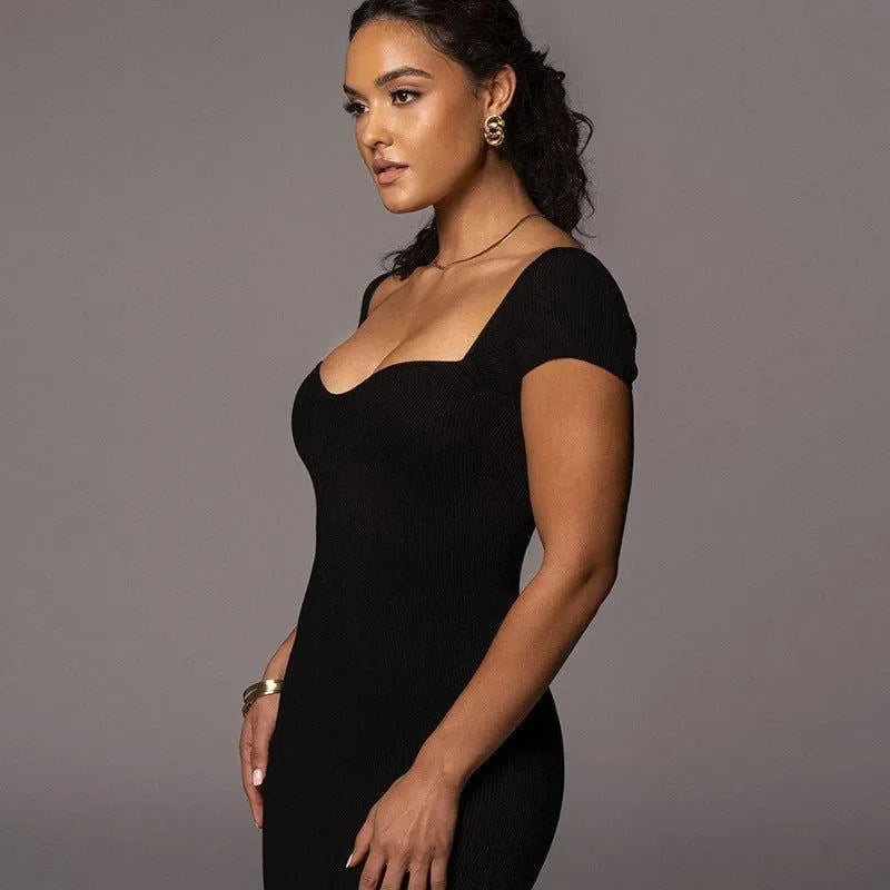 black bodycon dress with sweetheart neckline, evening look