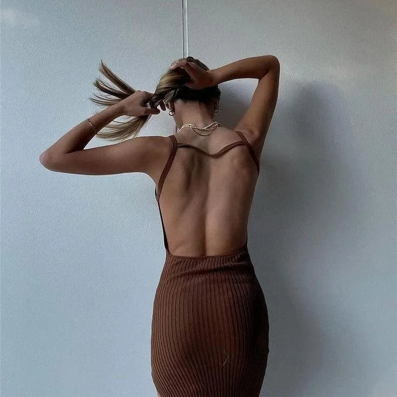 Très Chic Backless Knitted Maxi Dress - Brown / S - Mermaid Way