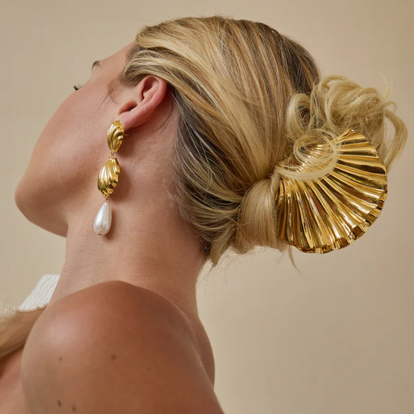 gold hair accessory and drop earrings with shell design