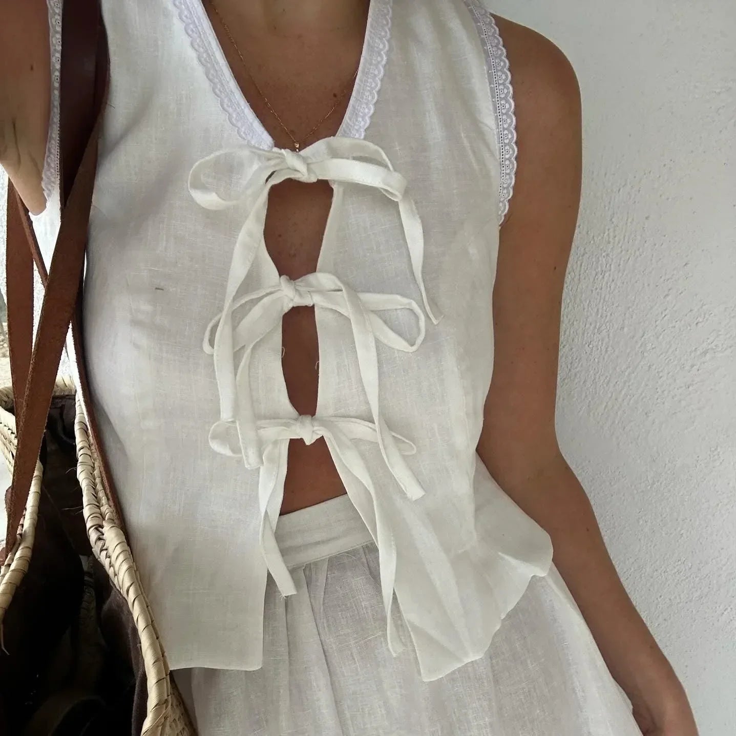Fiorello Sleeveless Lace Trim Top - White / S - Mermaid Way