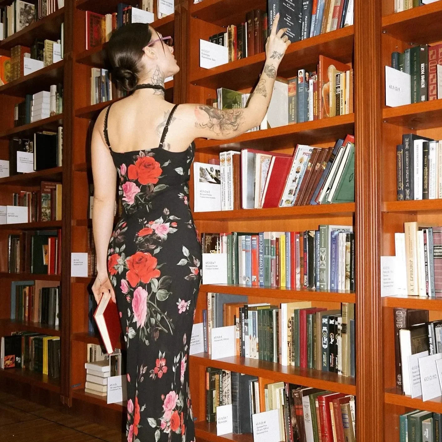 Floral print bodycon dress for a stylish day look.