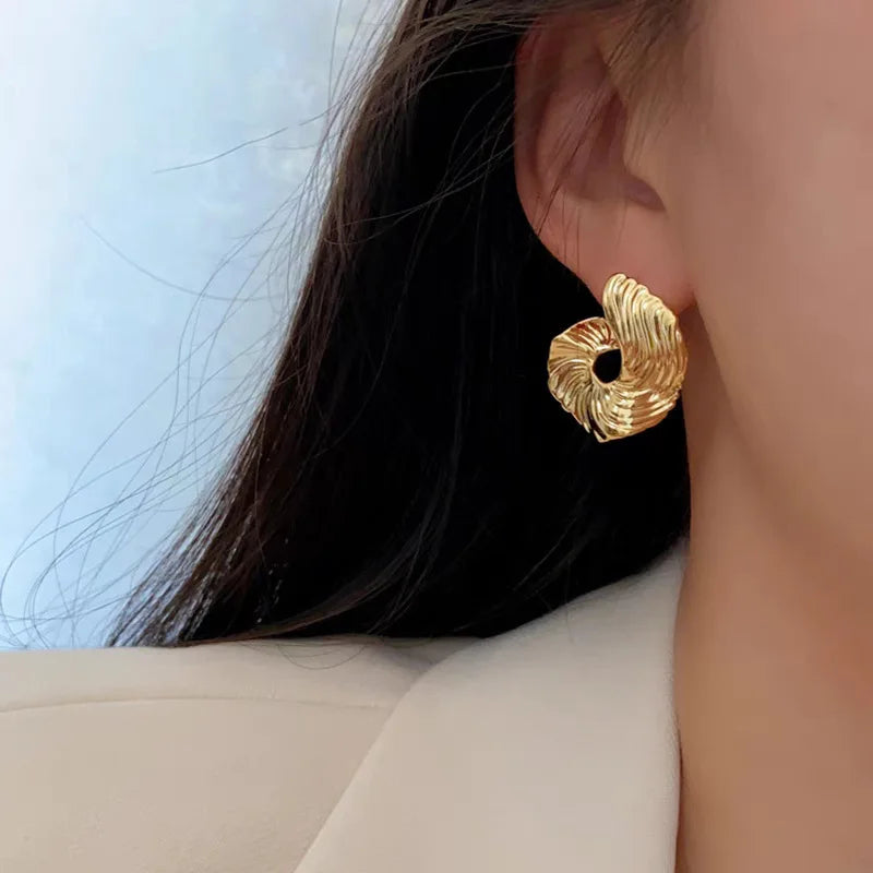 Twist of Light Spiral Stud Earrings - Gold - Mermaid Way