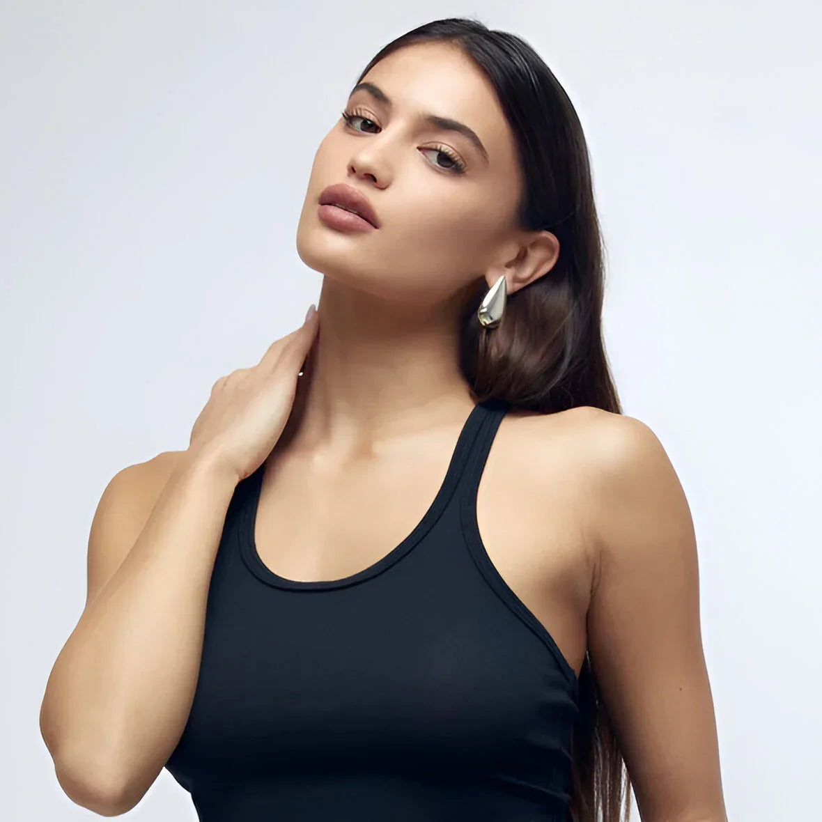 black sleeveless tank top